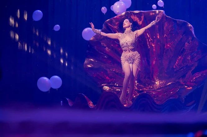 Dita Von Teese, un style rétro-glamour - Double A Paris
